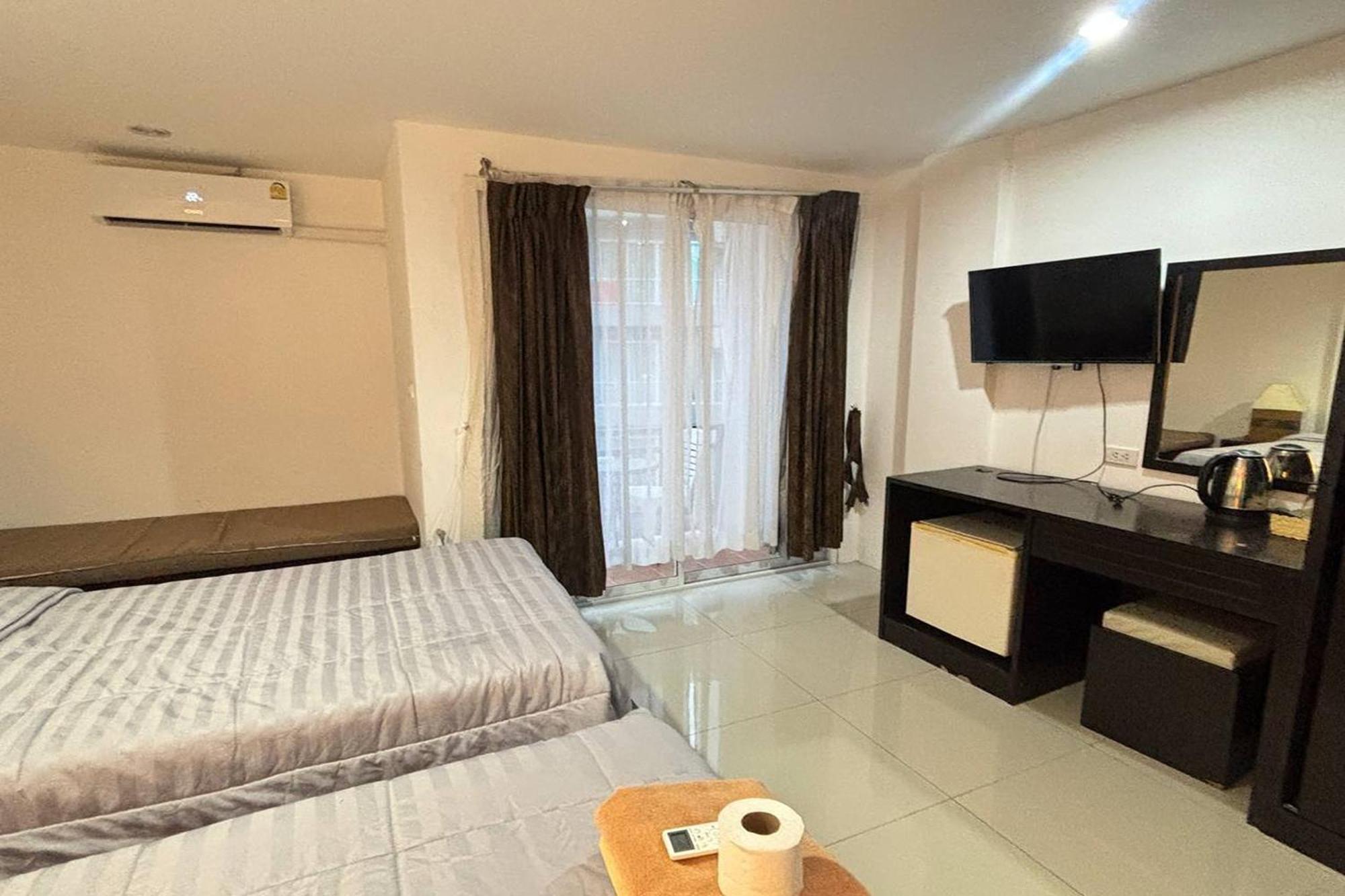 Praew Mansion Hotel Kamala Beach Exterior photo