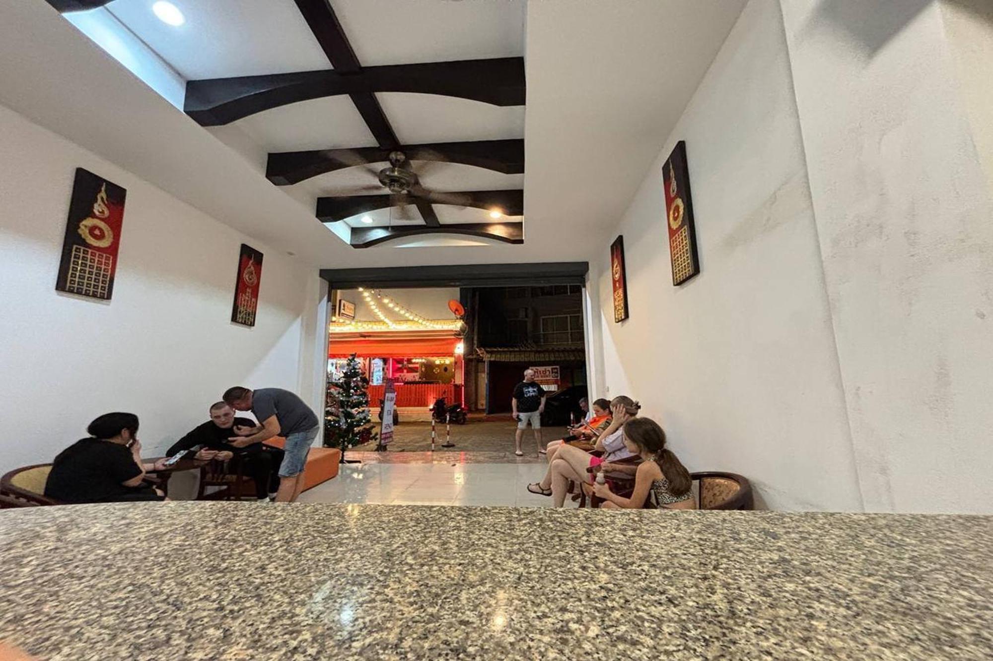 Praew Mansion Hotel Kamala Beach Exterior photo