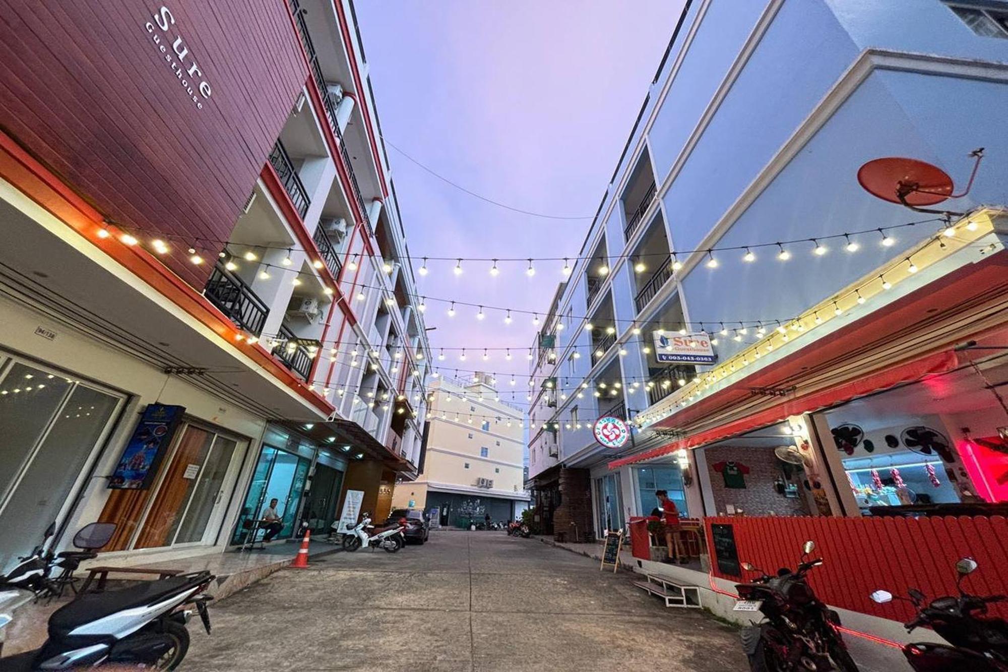 Praew Mansion Hotel Kamala Beach Exterior photo